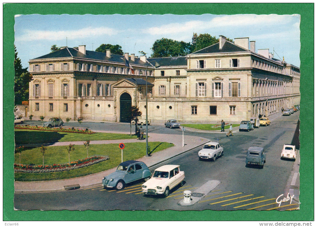 14 CAEN .L'HOTEL DE LA PREFECTURE Trés Animée CPSM Année 1962 Voitures D'époque 3CvCitrôen, Dauphine, 2Cv - Caen