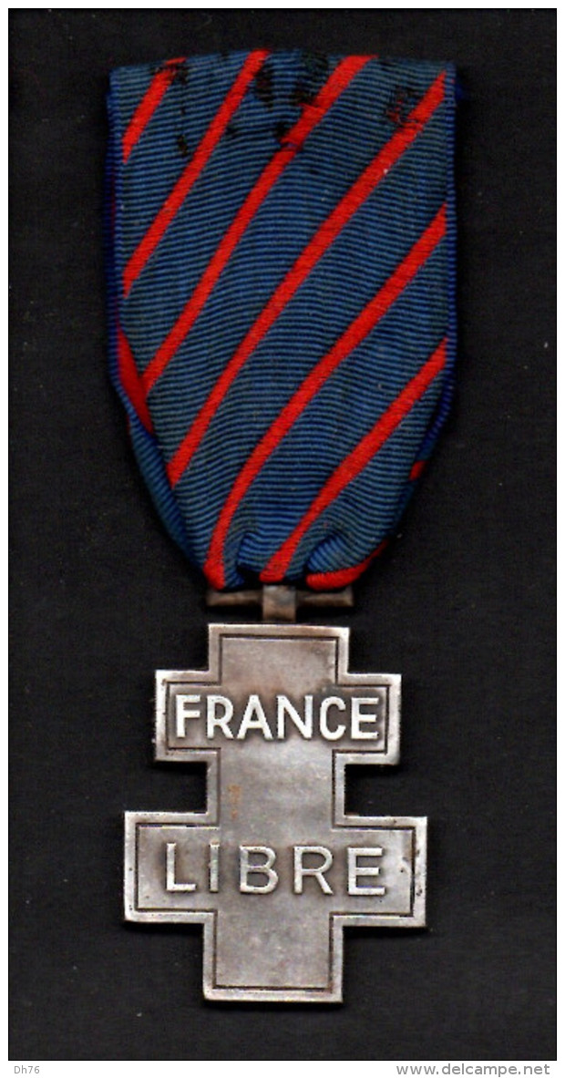 France - Décoration France Libre - 18 Juin 1940 / 8 Mai 1945 (verso Voir Scan) - France