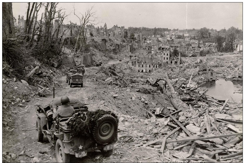 Cpm Bénouville , Le 8 Juin 1944 Planeur Horsa Près Du Pont Du Canal De Caen - Autres & Non Classés