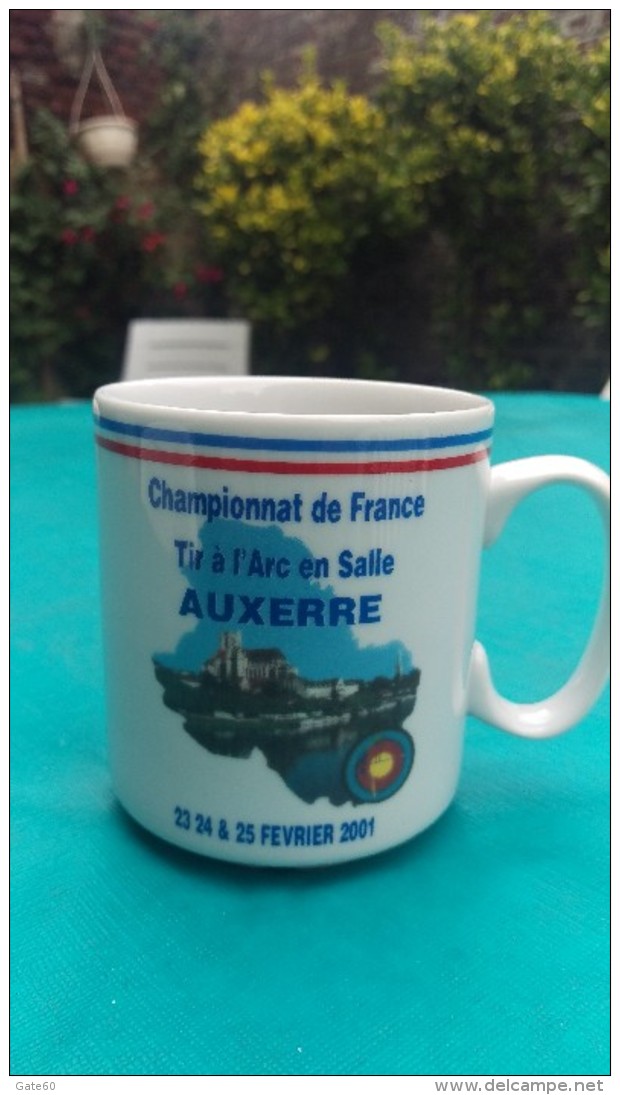 Tasse Mug Tir A L Arc Championnat De France Tir En Salle  Auxerre. 23 24 25 Fevrier 2001 - Bogenschiessen