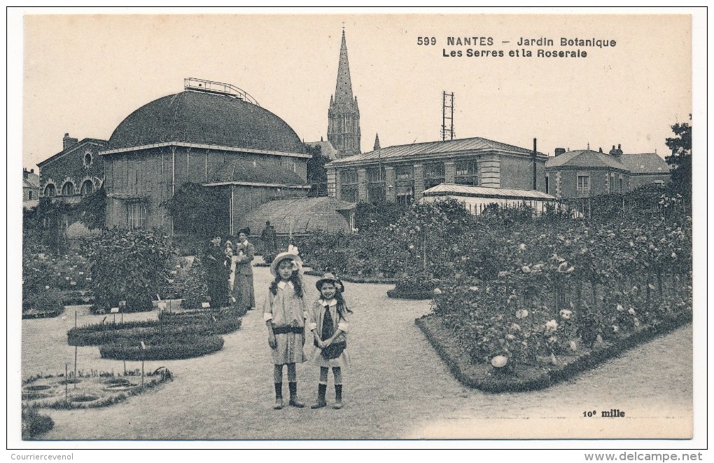 CPA - NANTES (Loire Atlantique) - Jardin Botanique - Les Serres Et La Roseraie - Nantes