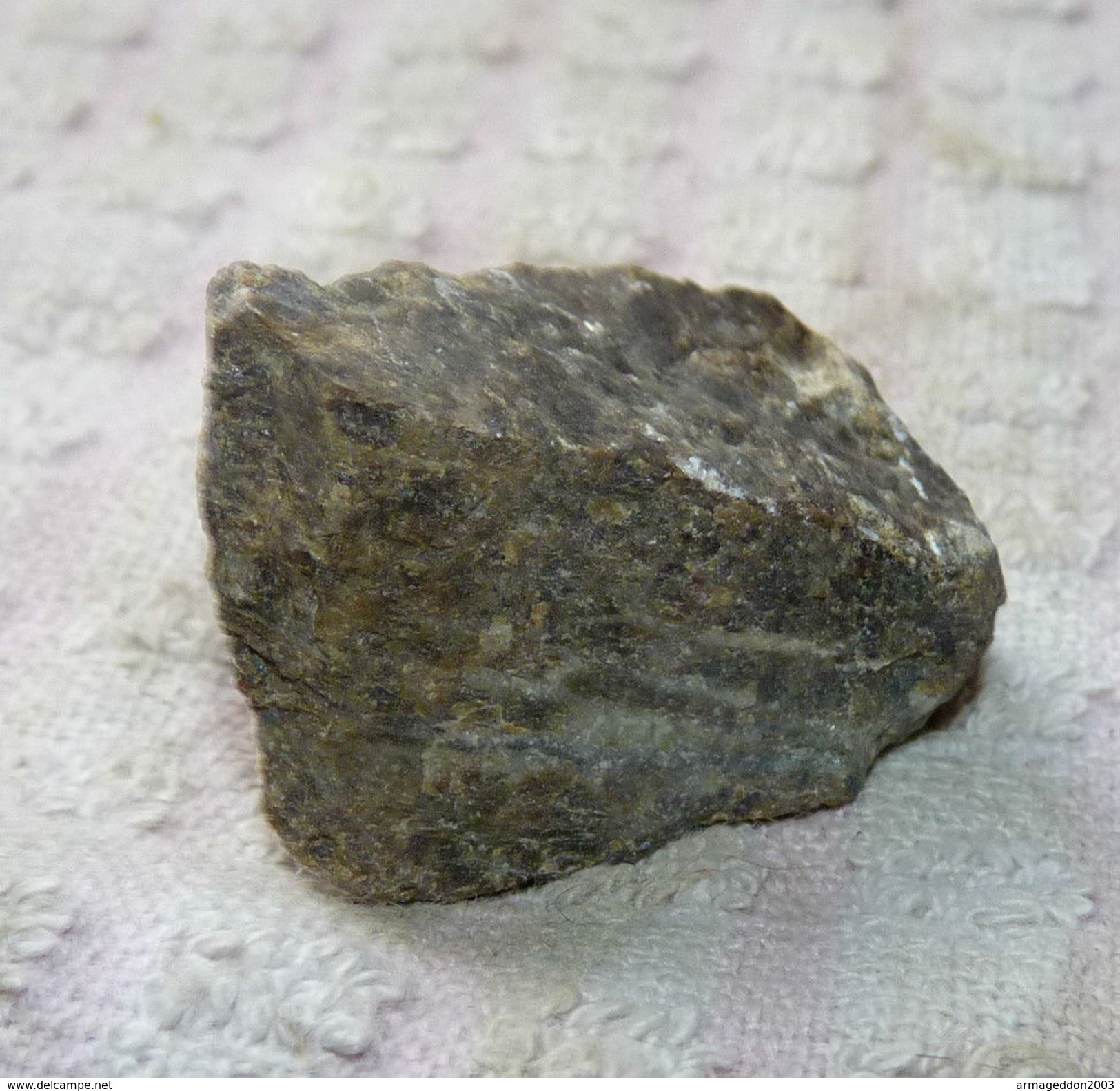 Z14 / PIERRE MINERALE GRISE NOIRE 3.5 X 2.5 X 2.8 Cm Environ 33 Gr - Minéraux