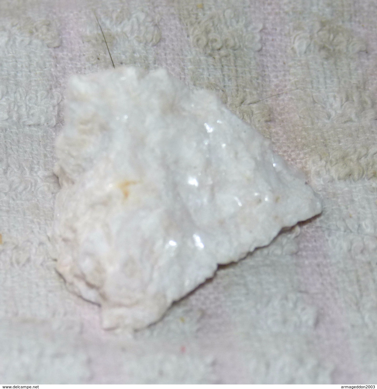 Z07 / PIERRE MINERALE BLANCHE BRILLANTE 3.5 X 3 X 2.5 cm environ 19 gr