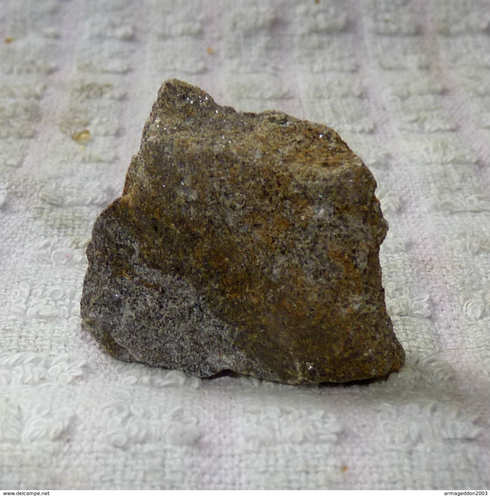 Z08 / PIERRE MINERALE GRISE BRILLANTE 3.5 X 3.2 X 1.4 Cm Environ 19 Gr - Mineralien