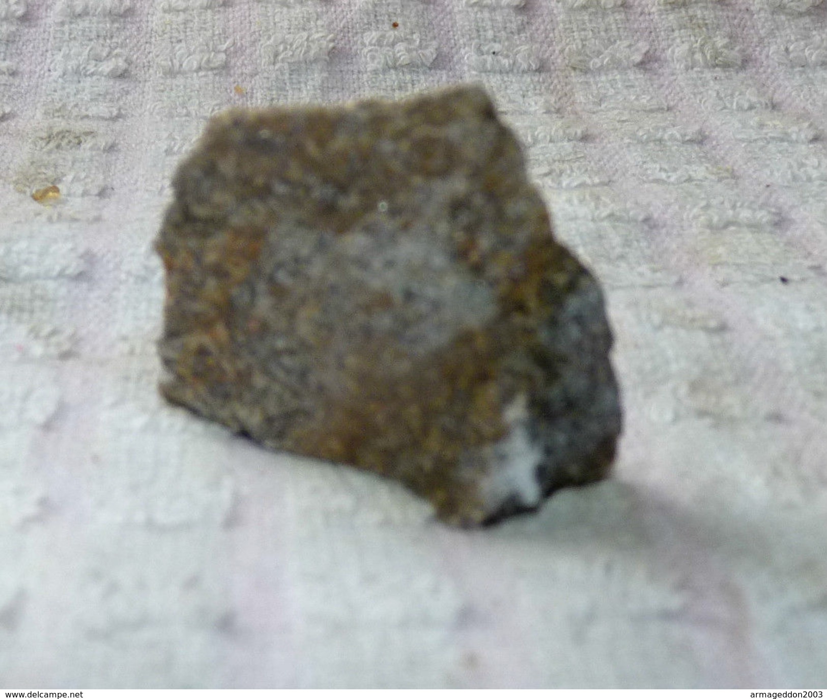 Z08 / PIERRE MINERALE GRISE BRILLANTE 3.5 X 3.2 X 1.4 Cm Environ 19 Gr - Mineralien