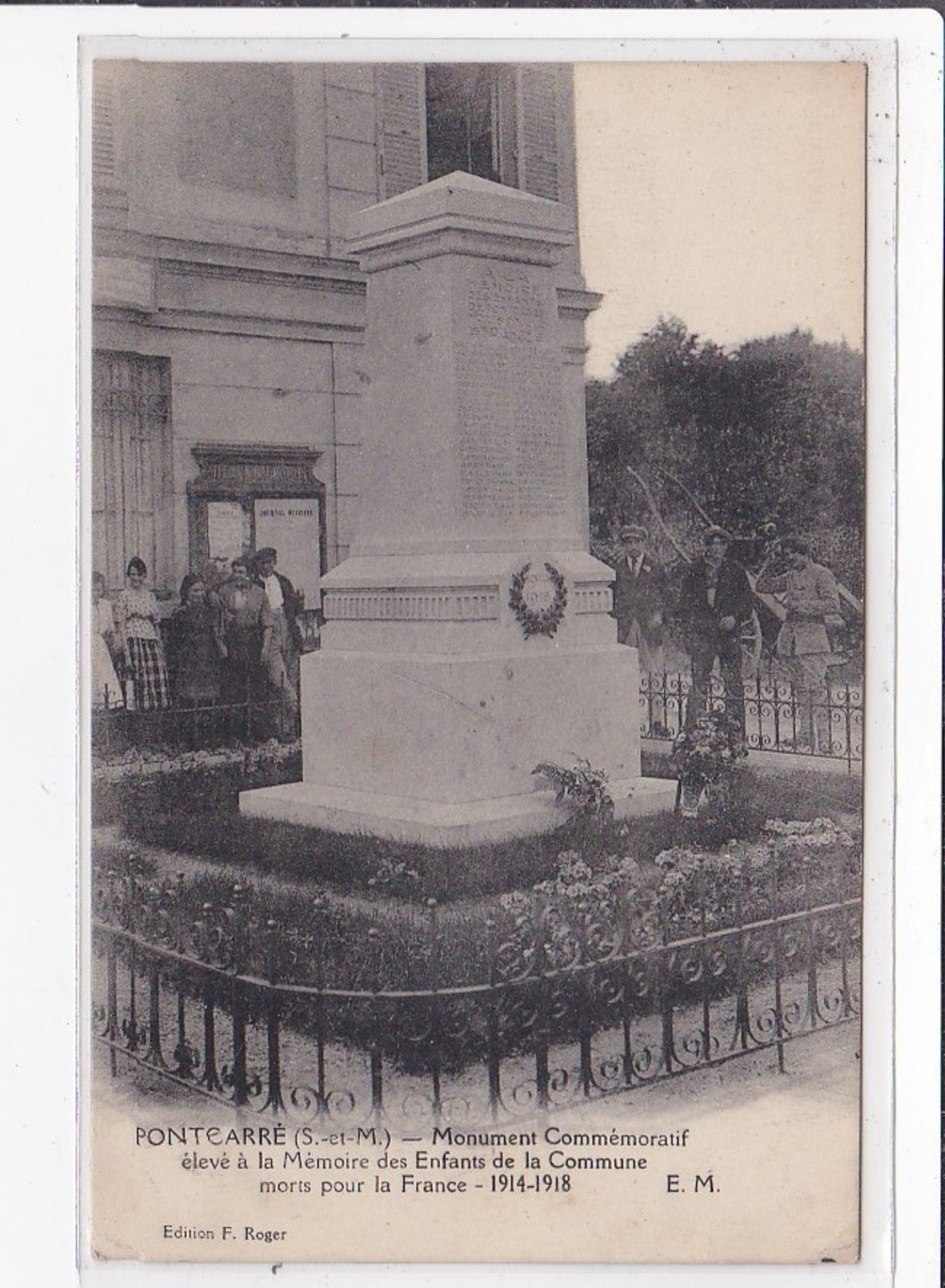 PONTCARRE : Monument Commémoratif Eleve A La Mémoire Des Enfants De La Commune Morts Pour La France - Très Bon état - Autres & Non Classés