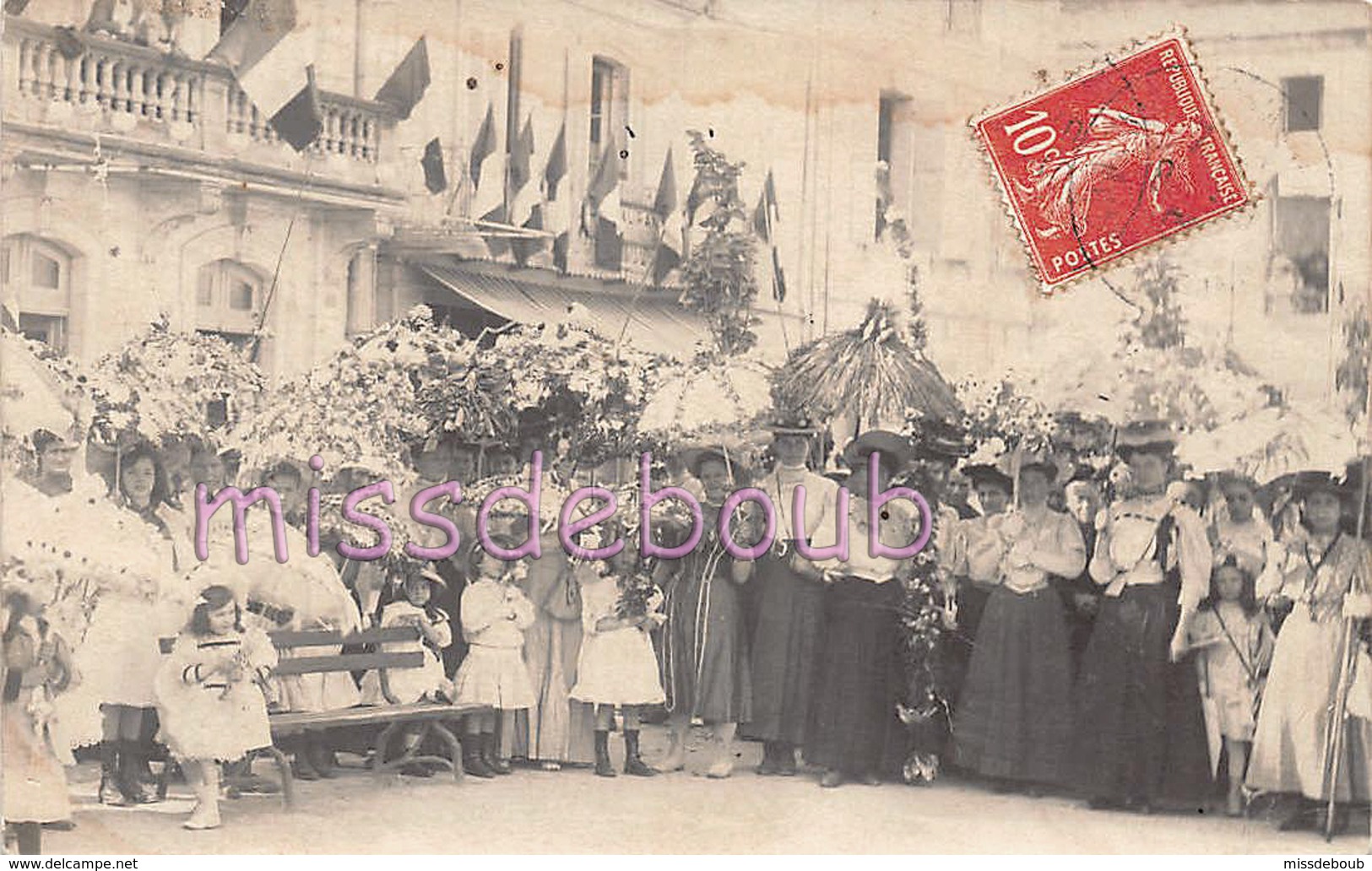 Carte Photo - Fête Des Fleurs - Femmes Et Enfants - Ombrelles Fleuries - Drapeaux  - Voir Les Scans - Ricevimenti