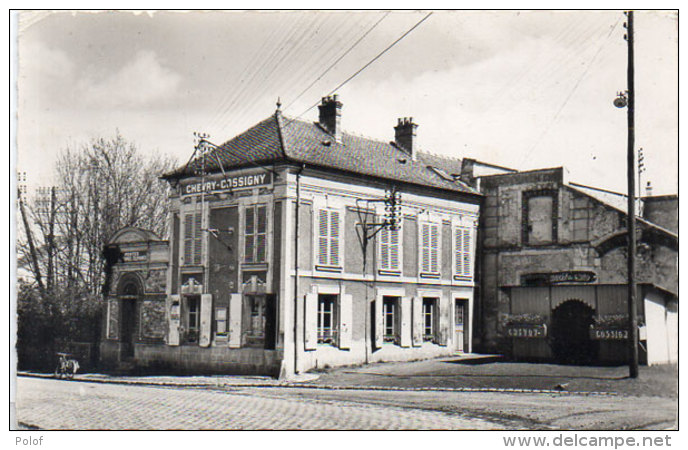 CHEVRY COSSIGNY - Poste Et Gare Des Autobus   (91700) - Autres & Non Classés