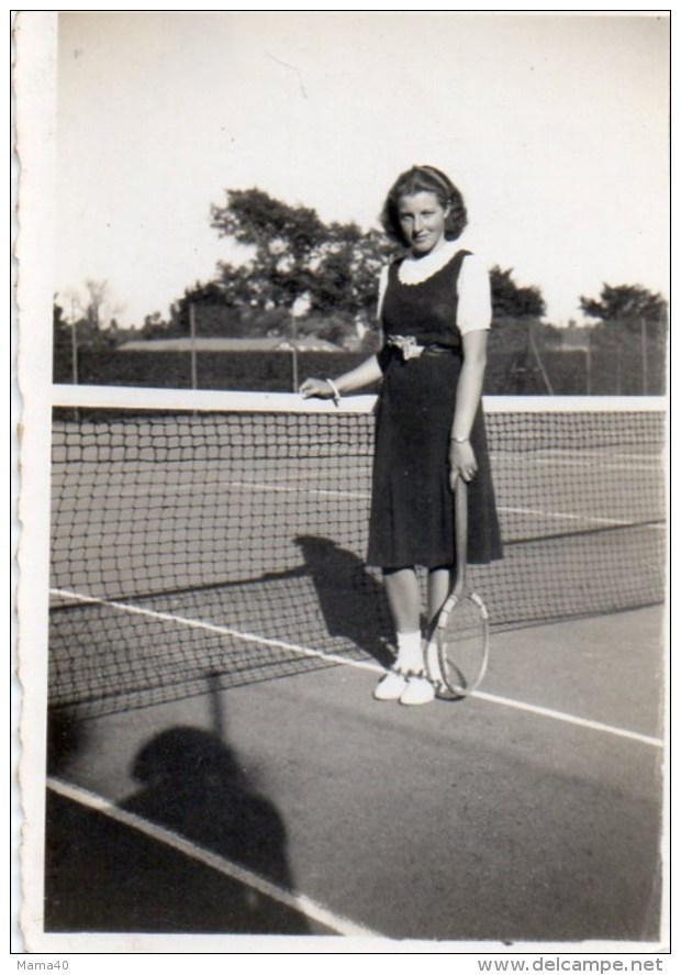 PHOTO DE 1938 - 80 - AMIENS - DENISE SUR COURS DE TENNIS - Sports