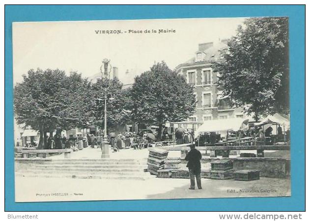 CPA Métier Marchands Ambulants Marché Place De La Mairie VIERZON 18 - Vierzon