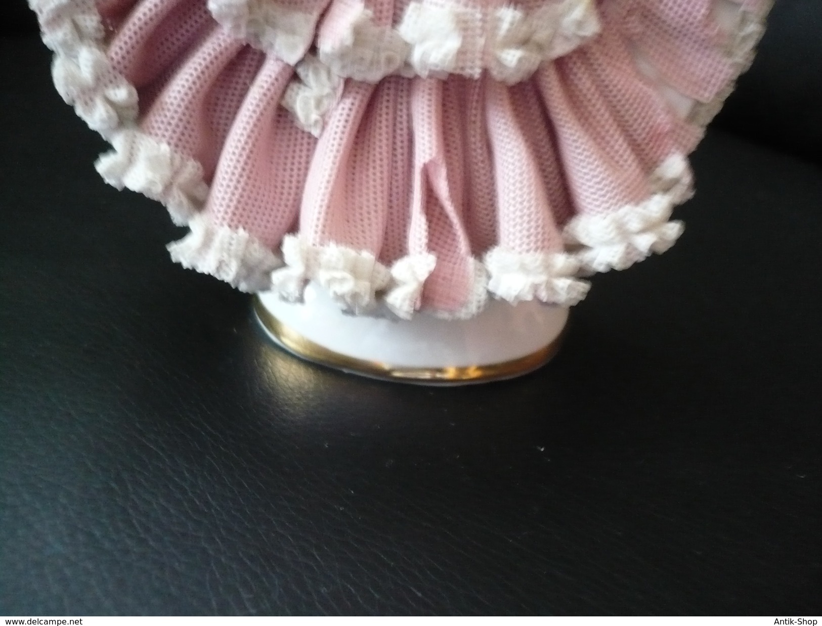 Figur Tänzerin in rosa Kleid mit blauem Hut     (324)  Preis reduziert