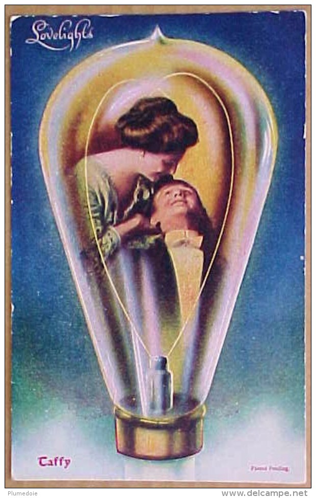 Cpa Photo Montage SURREALISTE COUPLE AMOUREUX Dans Une AMPOULE ELECTRIQUE , LoveLights    Recto Verso   ** Prix Fixe - Couples