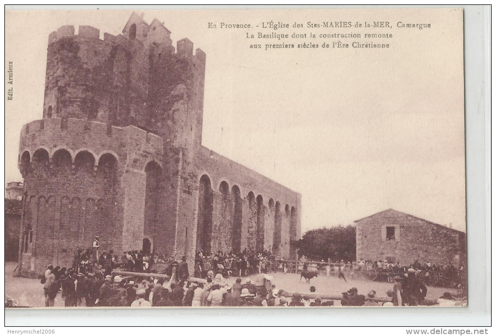 13 -  Camargue Corida Devant L'église Des Stes Saintes Maries De La Mer Photo Denuc Marseille Ed Armieux , 1932 - Saintes Maries De La Mer