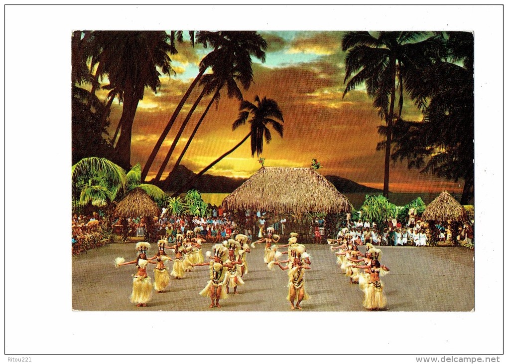 Tahiti - Danseurs De Otea - Femme Mi-nue Folklore Costume Hutte - Crépuscule - - Tahiti