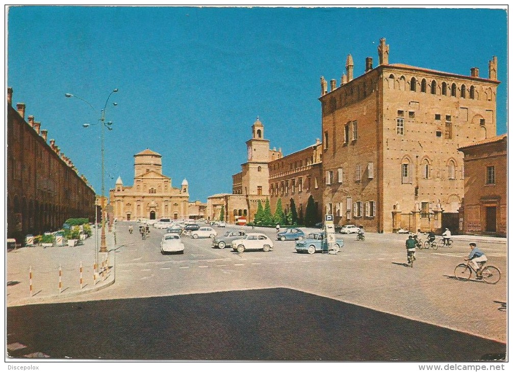 Y2489 Carpi (Modena) - Piazza Martiri - Auto Cars Voitures / Viaggiata 1981 - Carpi