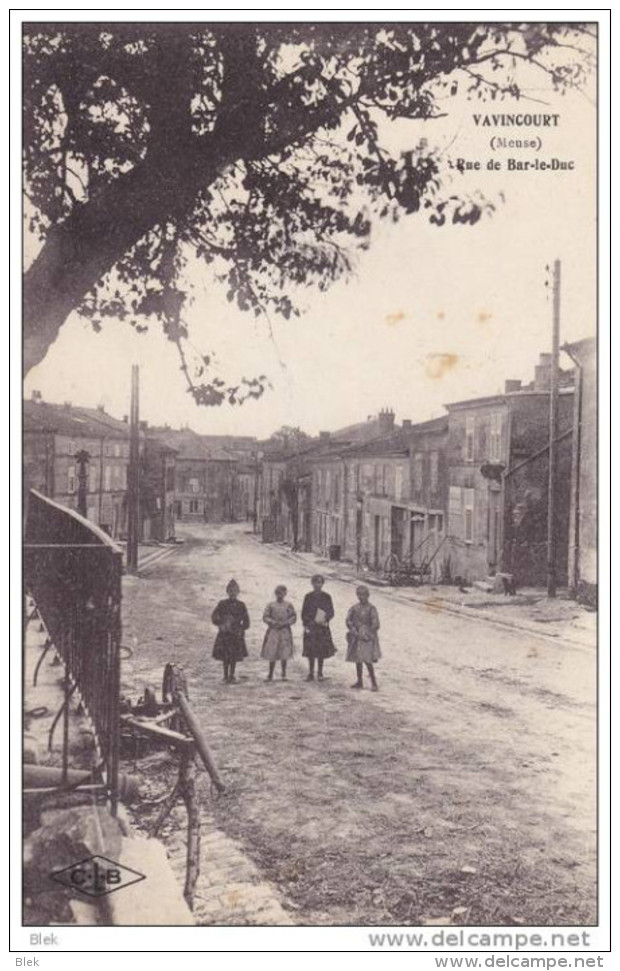 55.  Meuse : Vavincourt . Rue De Bar Le Duc  . - Vavincourt