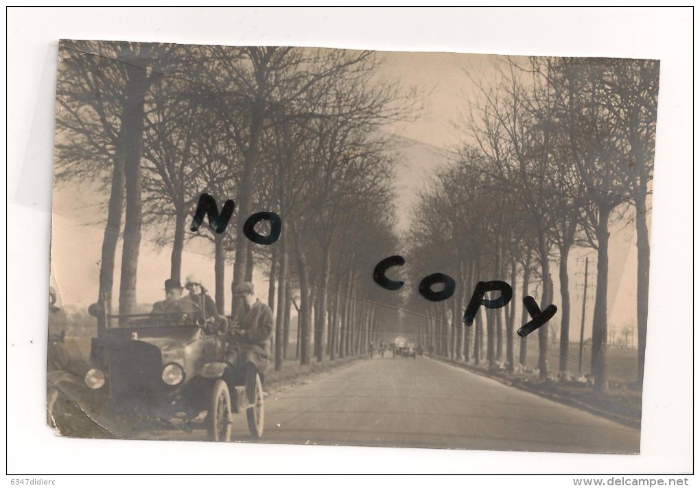 PHOTOGRAPHIE ORIGINALE. FORD T . VERS 1922 SUR LA ROUTE DE MEULUN - Automobiles