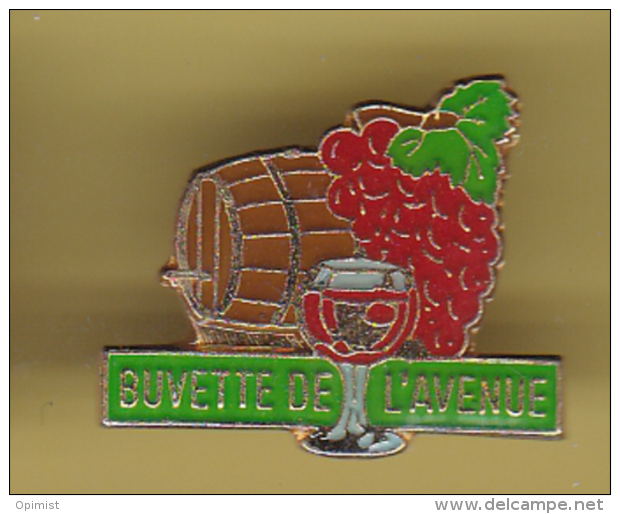 51869-Pin's. Vin.Boisson.La Buvette De L'avenue à Guillestre. - Dranken