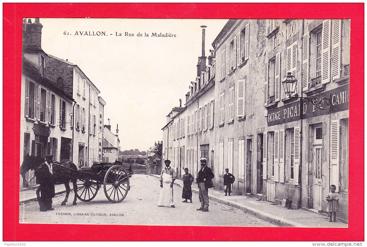 F-89-Avallon-19Ph83  La Rue De La Maladière, Attelage, Petite Animation, Cpa BE - Avallon