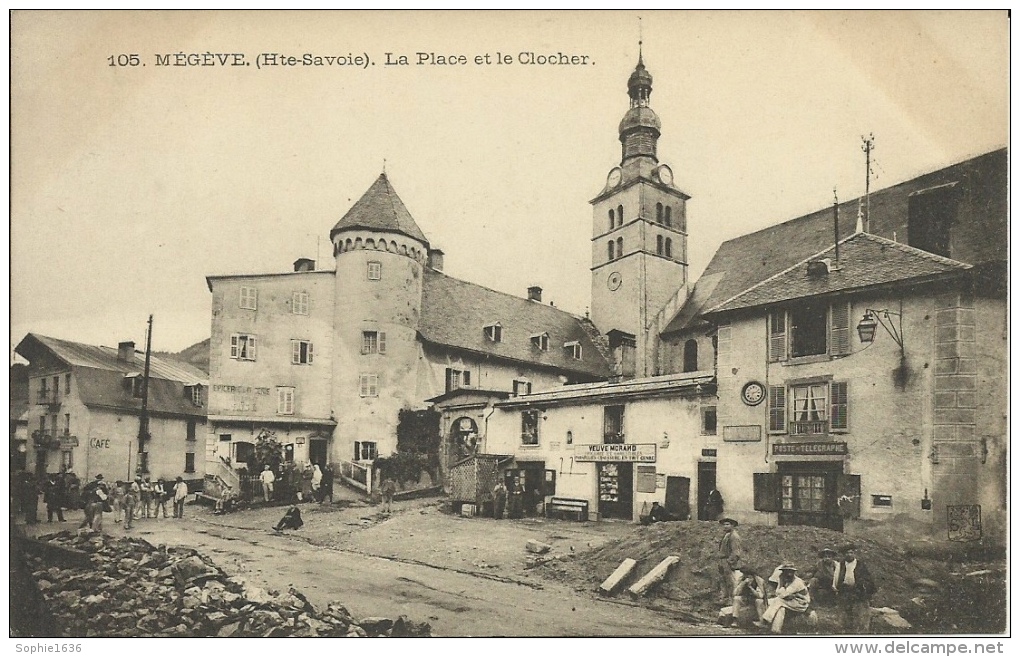 Mégève. La Place Et Le Clocher. Postes Et Télégraphe, Veuve Morand Parapluies, Café, Epicerie. - Megève