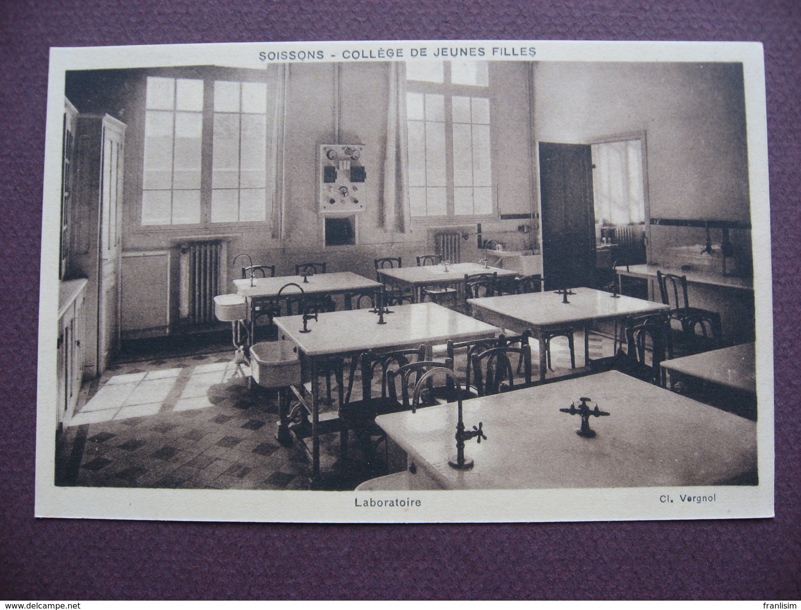 CPA SEPIA 02 SOISSONS COLLEGE De JEUNES FILLES Laboratoire ECOLE CLASSE MATERIEL - Soissons