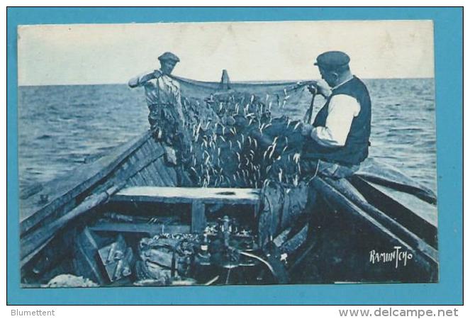 CPSM - Pêcheur- Tamisage De La Sardine L'ILE D'OLERON 17 - Ile D'Oléron