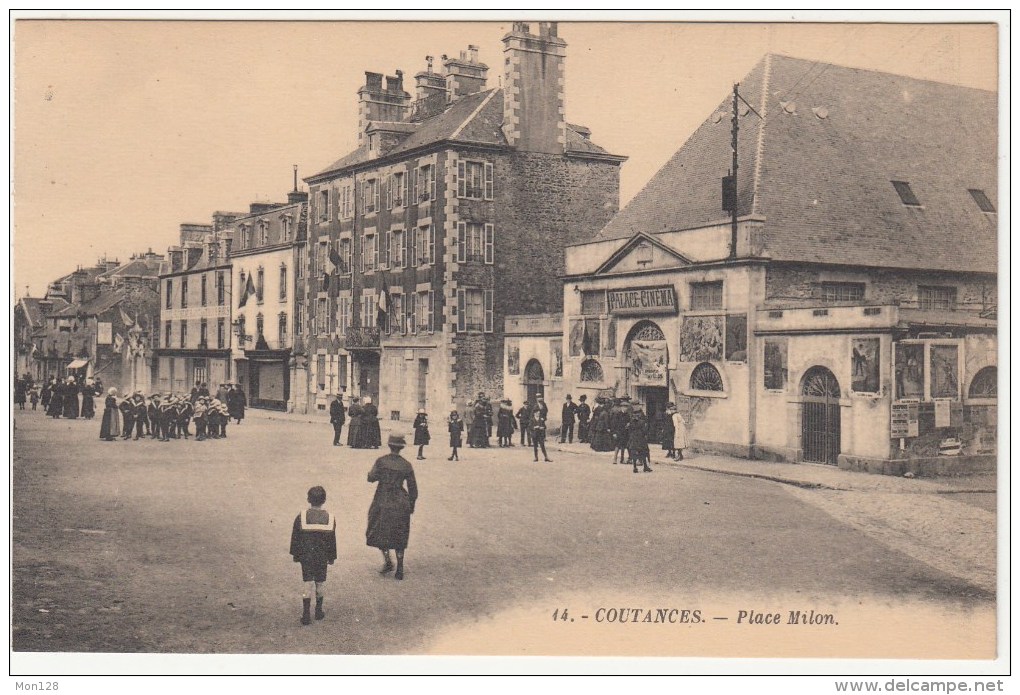 COUTANCES 50)  PLACE MILON - Coutances