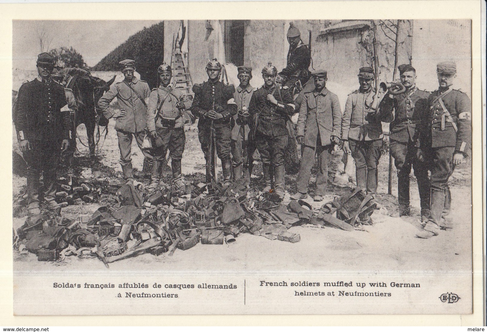 Militaria Guerre 1914 Soldats Affublés De Casque à Neufmontiers - Guerre 1914-18