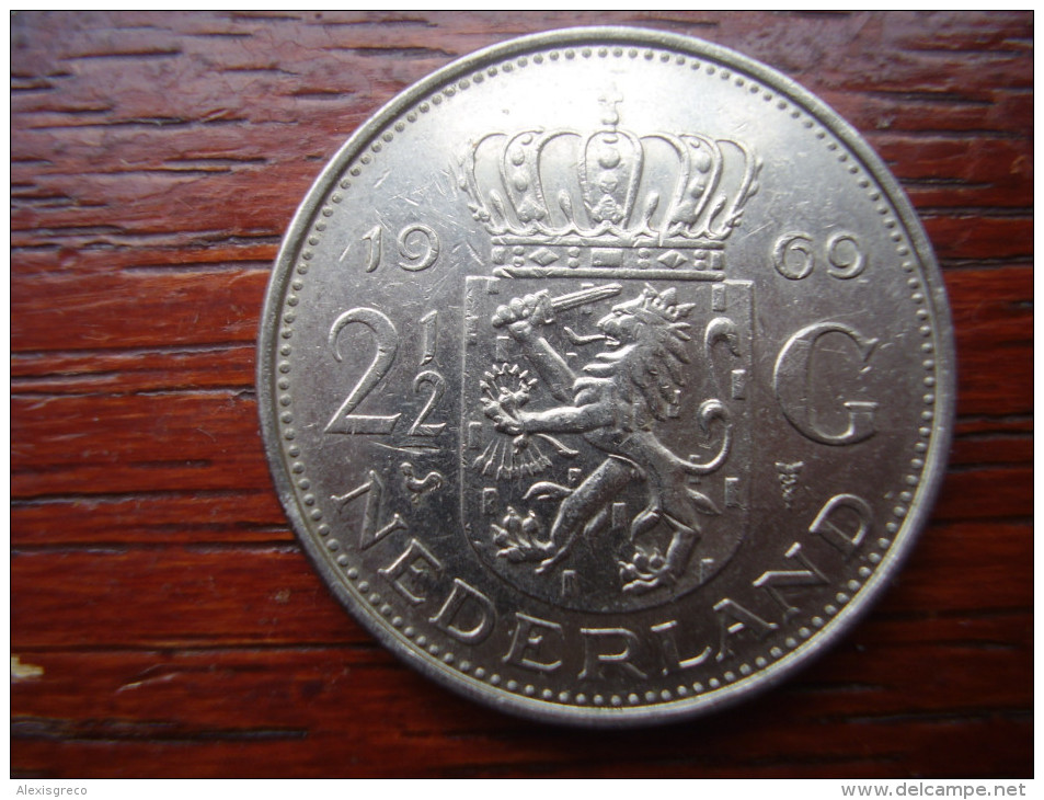 NETHERLANDS 1969 TWO & HALF GULDEN JULIANA Nickel COIN Very Good Condition.(HG29) - 1948-1980 : Juliana