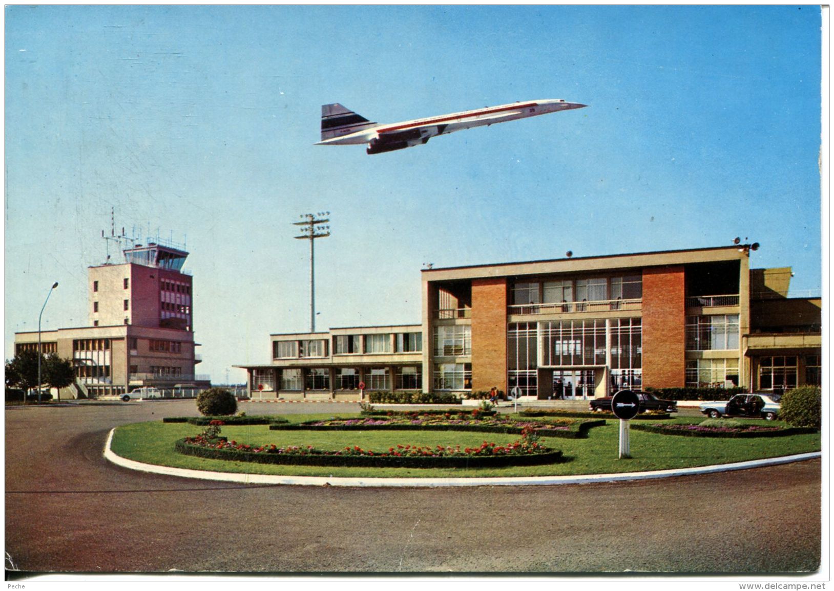 N°51475 GF-cpsm Aérogare Toulouse Blagnac -passage Du Concorde- - 1946-....: Modern Era