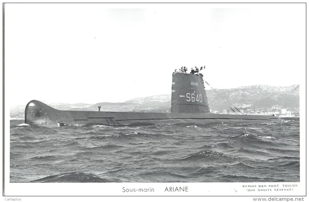 SOUS MARIN ARIANE PHOTOGRAPHE TOULON MARIUS BAR NAVIRE DE GUERRE  PAQUEBOT BOAT TRANSPORT BATEAU - Sous-marins