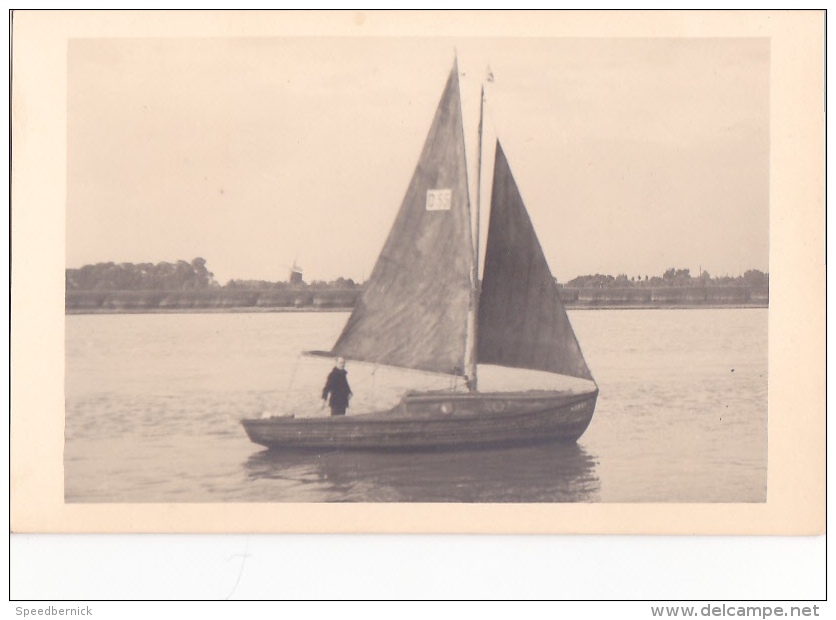 25845 Carte Photo Belgique Anvers ?  -bateau Yatch -marin Femme Voilier Port - Daté 1943 -N° D55 PIKI -Omniphoto - Voiliers