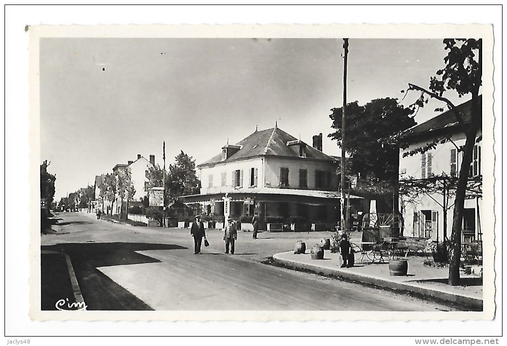 SAINT-YORRE  (cpsm 03)  Les Quatre Chemins   - L 1 - Autres & Non Classés