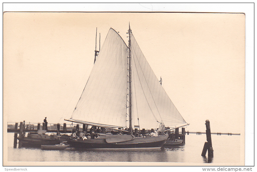 25857 Carte Photo Belgique Anvers ?  -bateau Yatch  Voilier Port - Daté 1943 -nom Bateau SENA ? - Voiliers