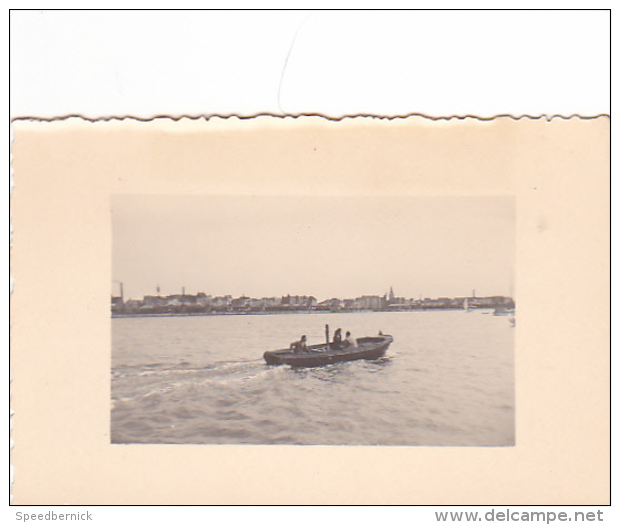 25891 Photo Belgique Anvers ? -bateau Yatch -marin Femme Couple Voilier Port - Daté 1943 - Canot - Bateaux