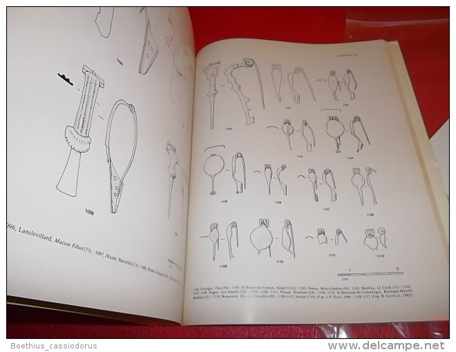 LES FIBULES EN GAULE MERIDIONALE 1985 Michel FEUGERE CNRS