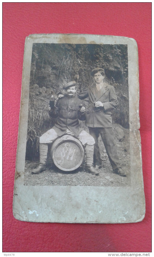 Carte Photo Hommes Vin Tonneau - Anonyme Personen