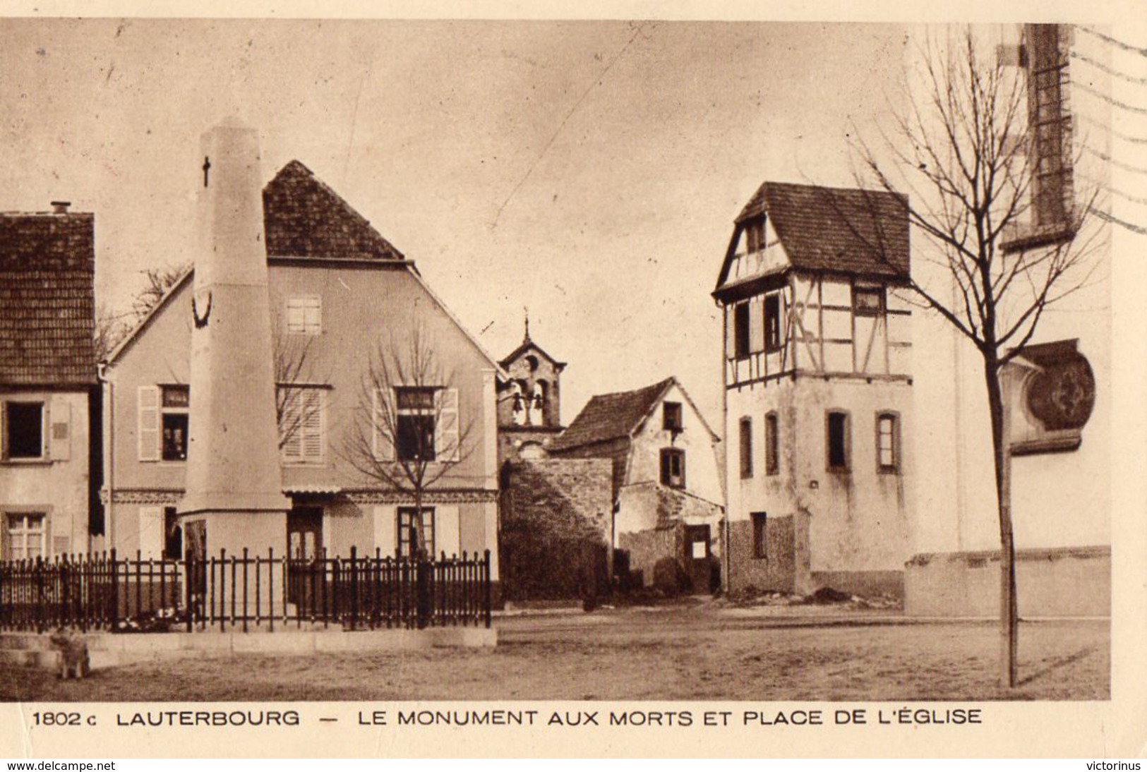 LAUTERBOURG -  LE MONUMENT AUX MORTS ET PLACE DE L'EGLISE  - Aôut 1939 - Lauterbourg