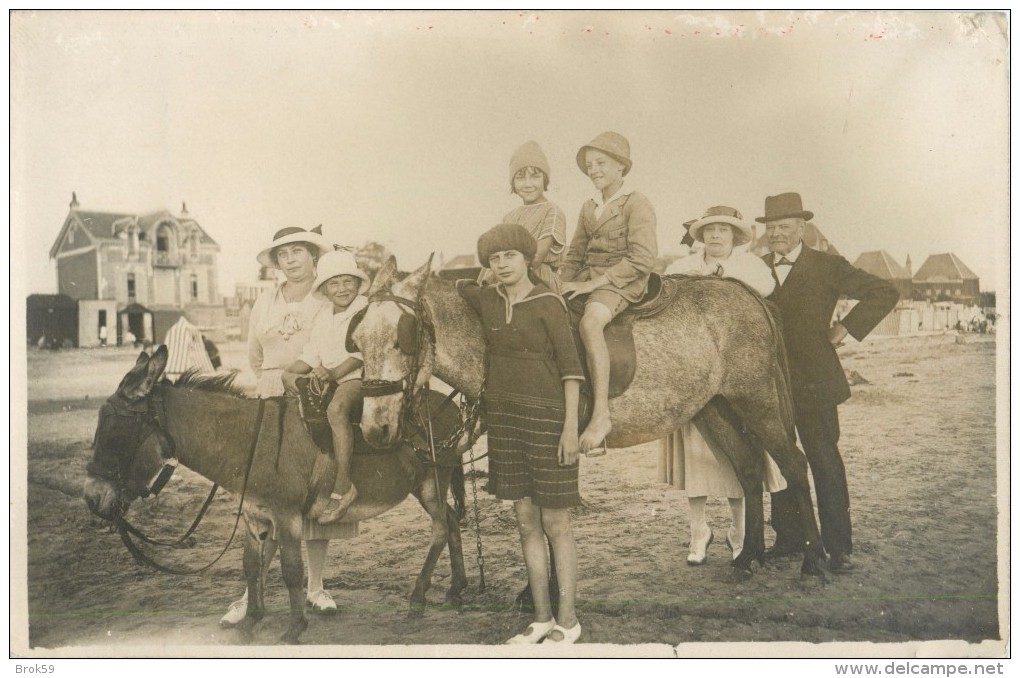 80 LE CROTOY - BELLE CARTE PHOTO BALADE EN ANE SUR LA PLAGE   AOUT 1921 - Le Crotoy