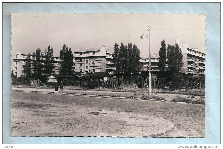 CPSM - Saint-Denis (93) - 662. Les Cités Rue De La Ferme - Saint Denis