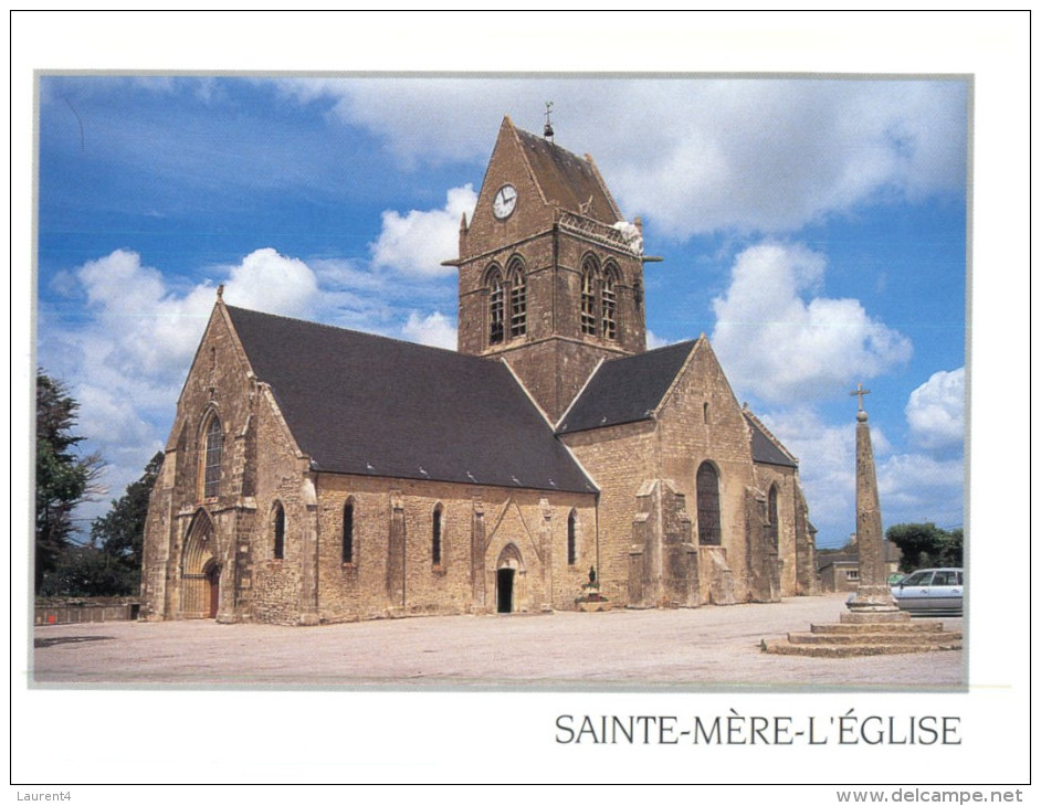 (431) St Mere Eglise And Parachute On Church Roof - Parachutespringen