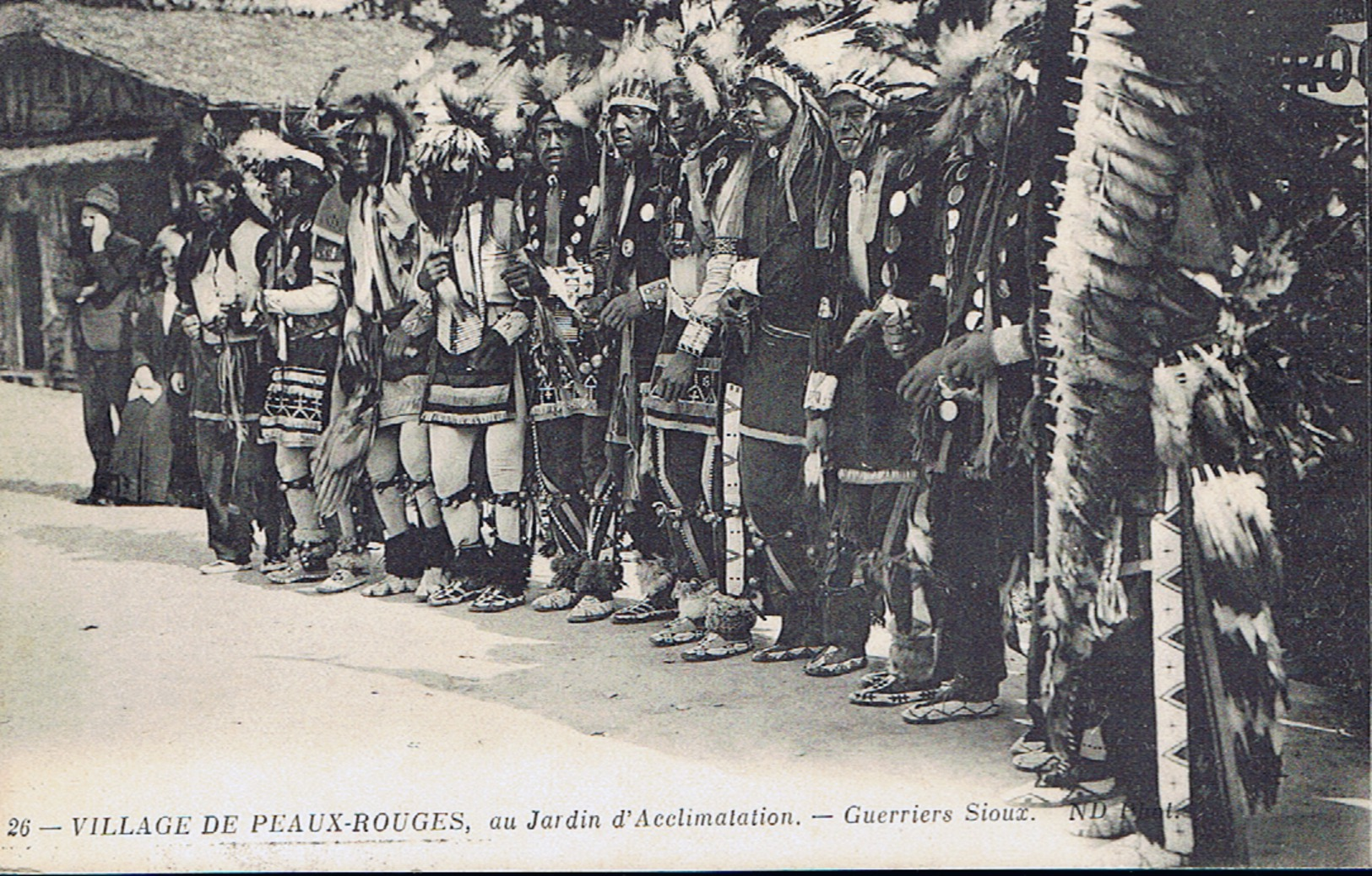 VILLAGE DE PEAUX ROUGES AU JARDIN D'ACCLIMATATION - GUERRIERS SIOUX - Parchi, Giardini