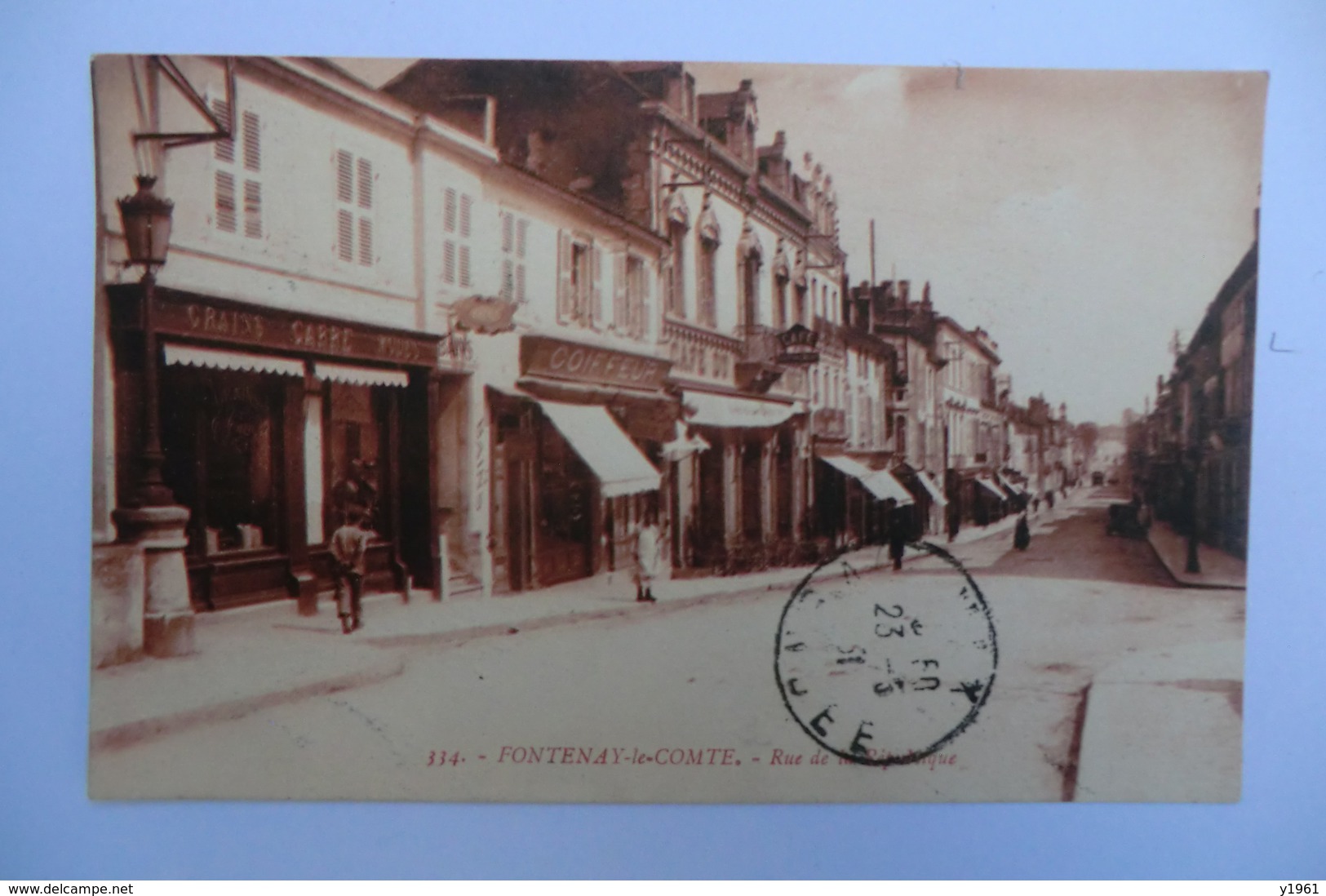 CPA 85 VENDEE FONTENAY LE COMTE. Rue De La République. - Fontenay Le Comte