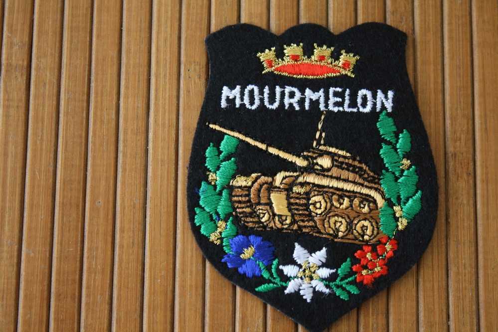 MILITARIA TANK :caserneMOURMELON Le Grand (51) ECUSSON BLASON TISSU BRODé: 501é -503é Régiment Militaire CHARS De COMBAT - Escudos En Tela