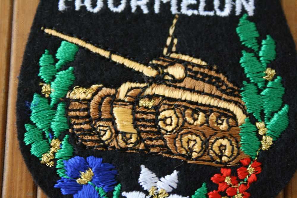 MILITARIA TANK :caserneMOURMELON Le Grand (51) ECUSSON BLASON TISSU BRODé: 501é -503é Régiment Militaire CHARS De COMBAT - Patches