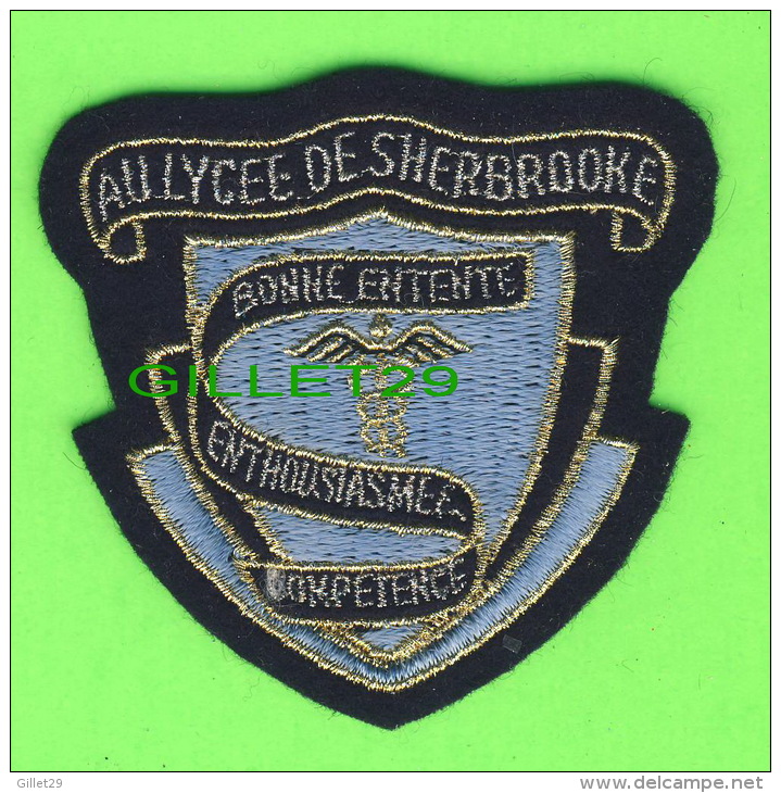 ÉCUSSON EN TISSU - BADGE - AU LYCÉE DE SHERBROOKE - BONNE ENTENTE, ENTHOUSIASME & COMPÉTENCE - - Scudetti In Tela