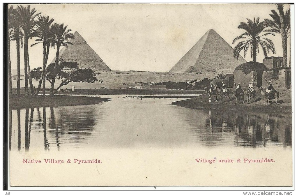 Village Arabe & Pyramides ; Native Village & Pyramids , CPA ANIMEE - Pyramides