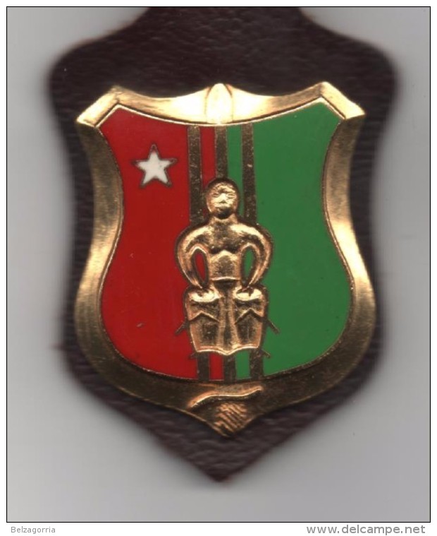 INSIGNE  DU TOGO   ( République Du TOGO )  -  (   à  Définir )  - VOIR SCANS - Policia