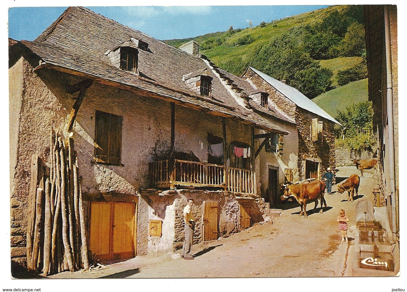 Belle CPSM SAINT BEAT Argut Dessus Ferme Animé élevage Vache 31 Haute Garonne - Autres & Non Classés