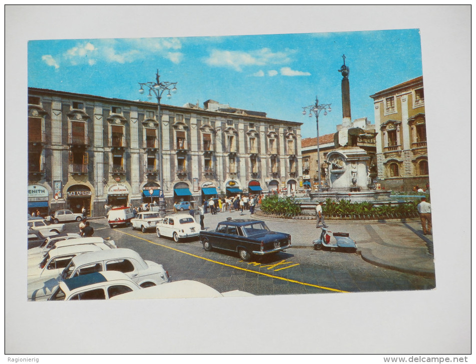 CATANIA - Piazza Duomo - L'elefante - Auto - Piaggio Vespa - Catania